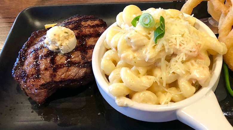 steak with mac and cheese