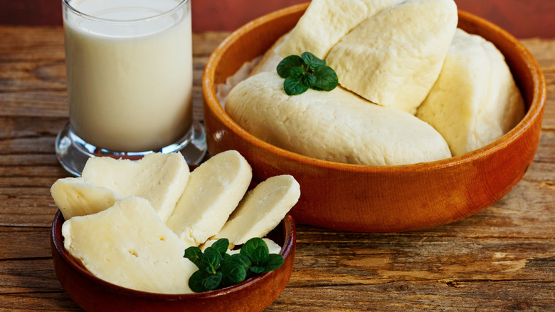 hallomi with a glass of milk