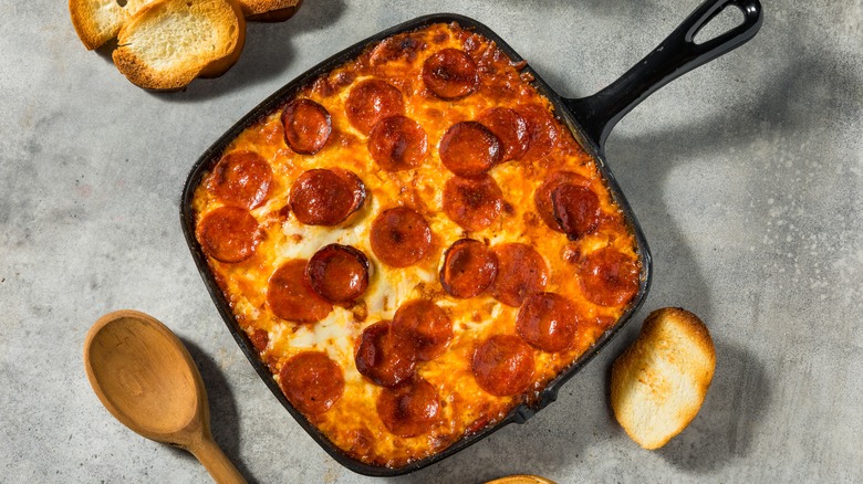 Pepperoni dip with toasted bread pieces