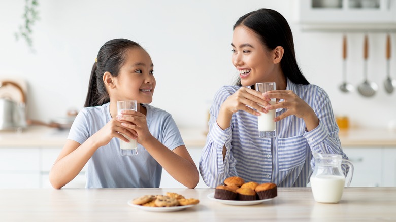 woman and teen drinking milk together