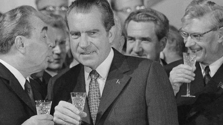 Richard Nixon drinking with politicians