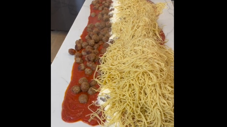 table spaghetti