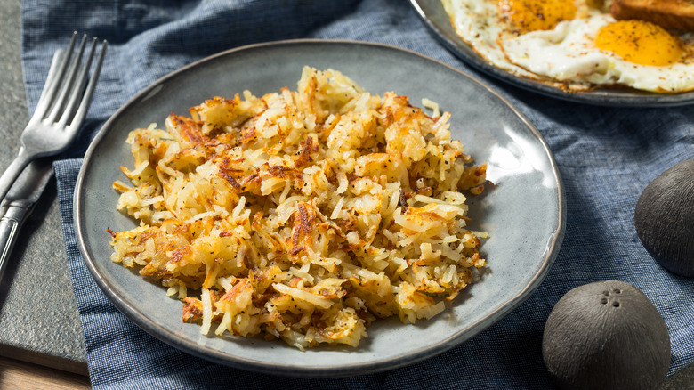 A large plate of hashbrowns