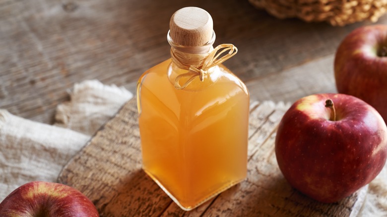 bottle of apple cider vinegar