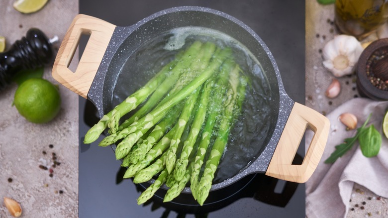 boiled asparagus