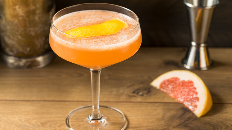 brown derby with grapefruit wedge