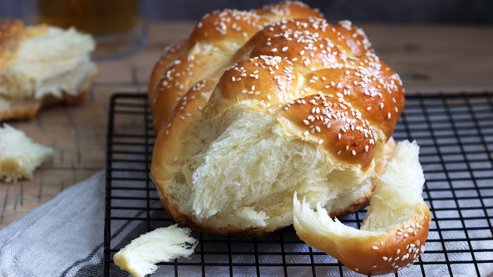 https://www.mashed.com/img/gallery/12-mistakes-everyone-makes-when-making-challah-bread/l-intro-1661450046.jpg