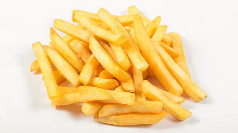 A pile of salted fries