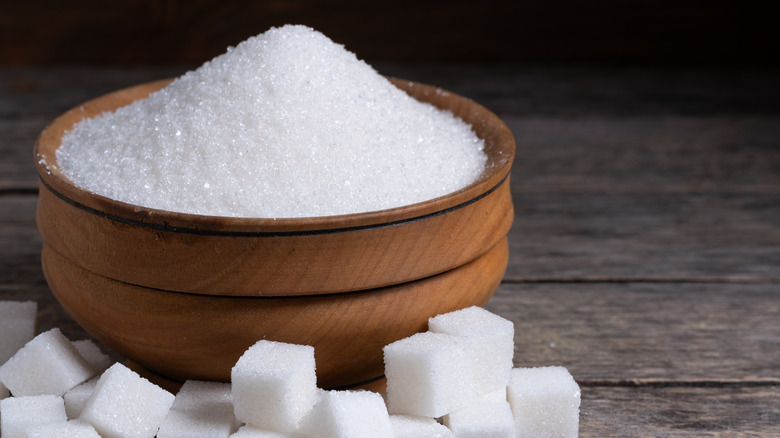 bowl and cubes of sugar