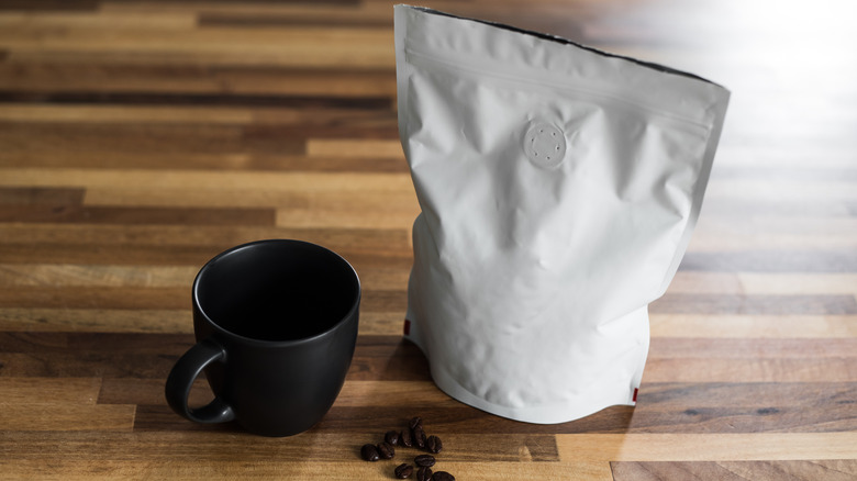 Coffee bag with valve