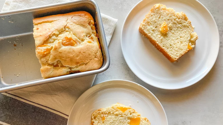 Peach bread loaf and slices