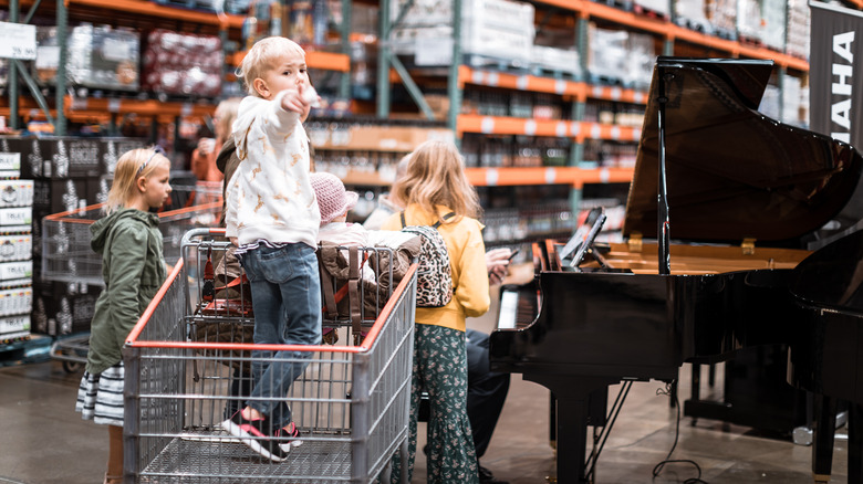 kids in costco