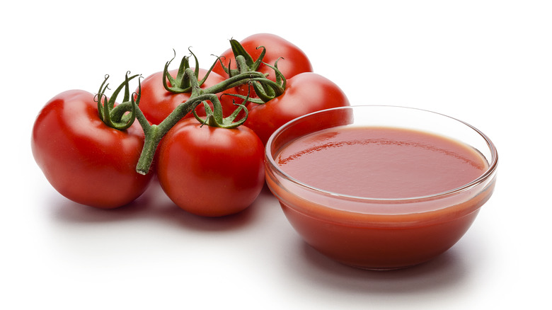 tomato sauce and tomatoes