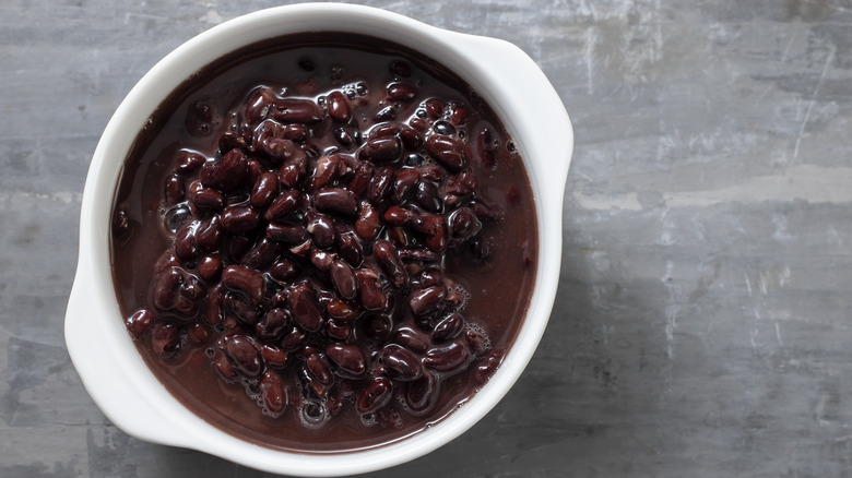 Black beans in ceramic bowl