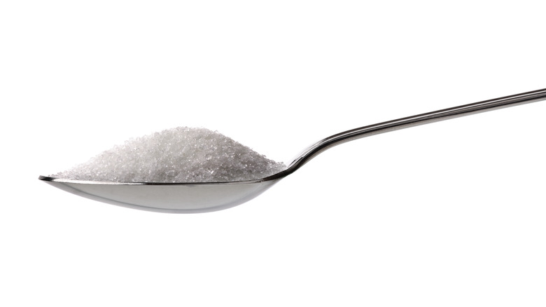 sugar on teaspoon