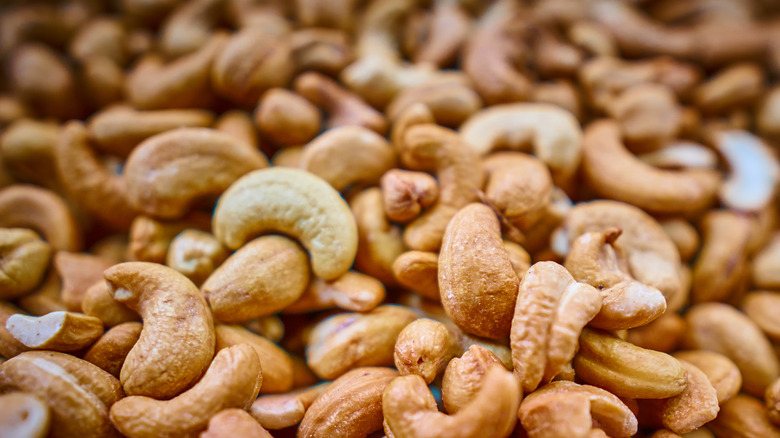 toasted cashews