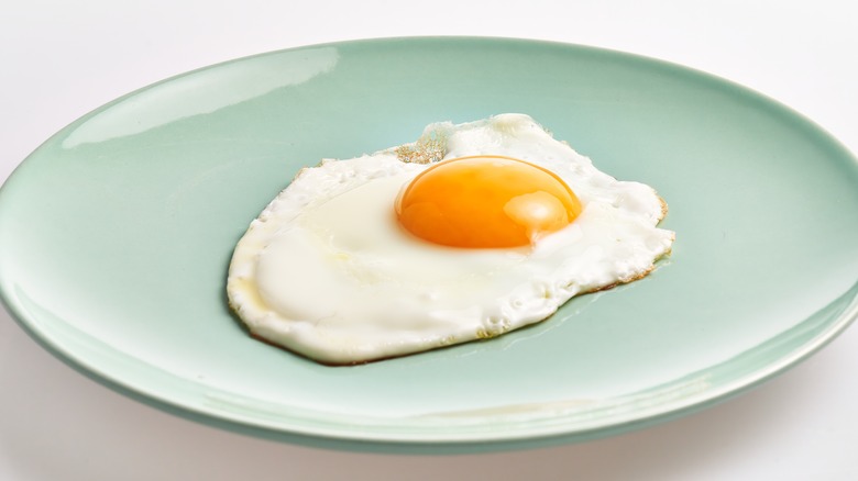 Sunny side up egg