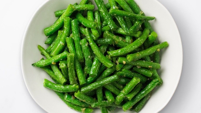 plate of green beans