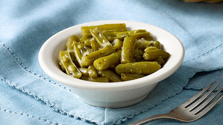 dish of seasoned green beans