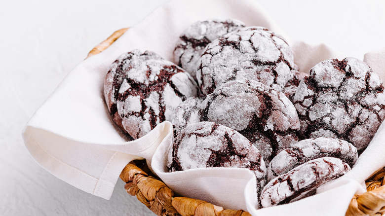 A basket of crinkle cookies