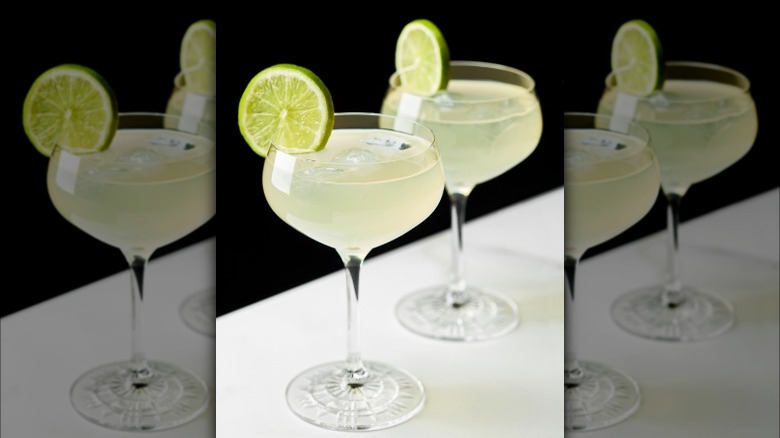 classic lime daiquiri cocktail