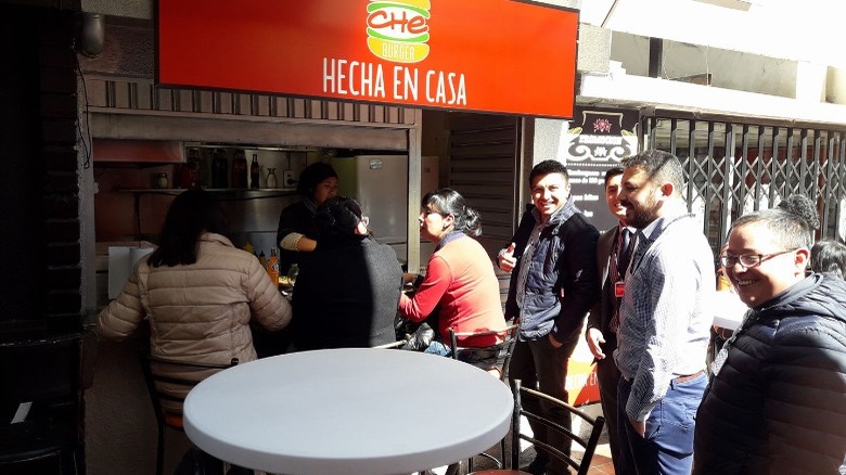 people waiting in line outside Che Burger