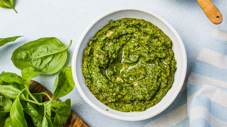 pesto in bowl