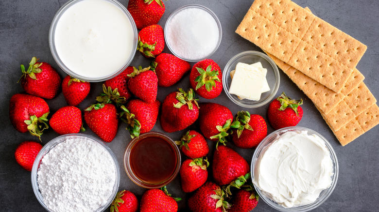 Fixings for cream cheese strawberries