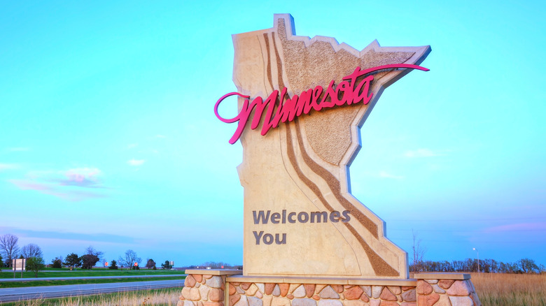 Minnesota welcoming road sign
