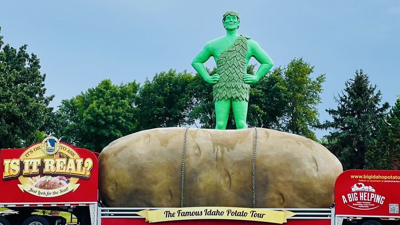 Potato float at Giant Days Festival