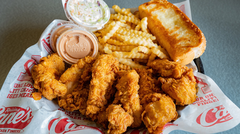 raising cane's chicken tenders basket