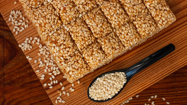 Georgian gozinaki with sesame seeds