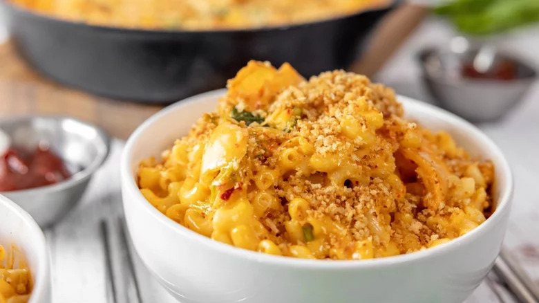 kimchi mac and cheese