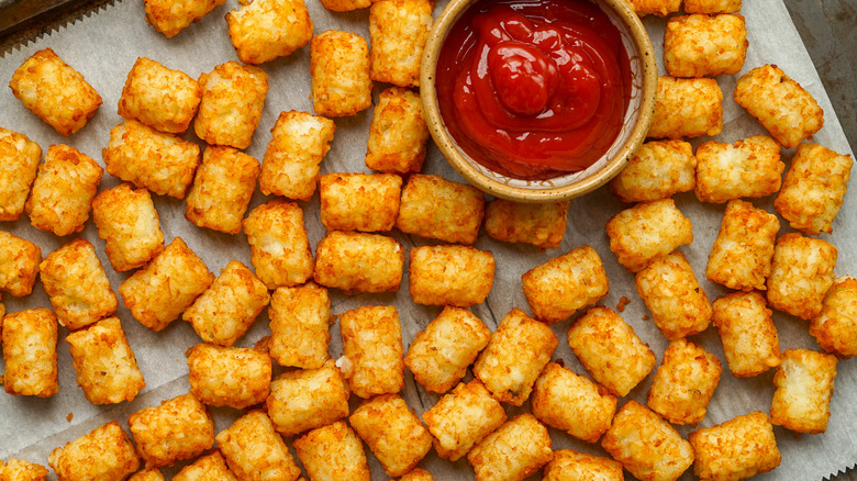 tater tots with ketchup