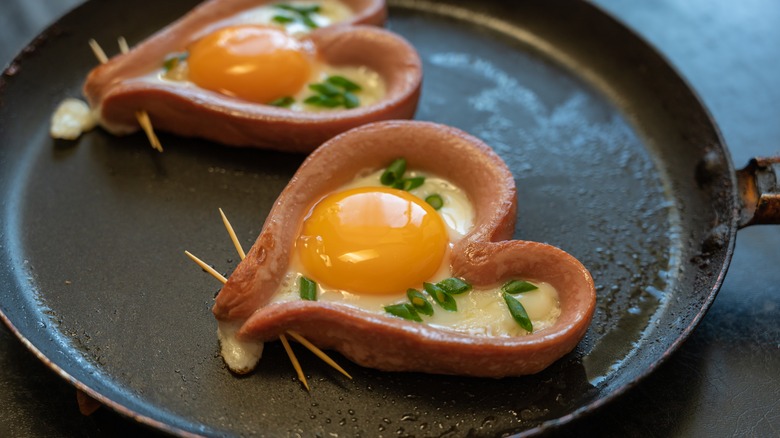 Sausage heart shapes with eggs