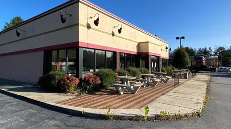 closed Boston Market building