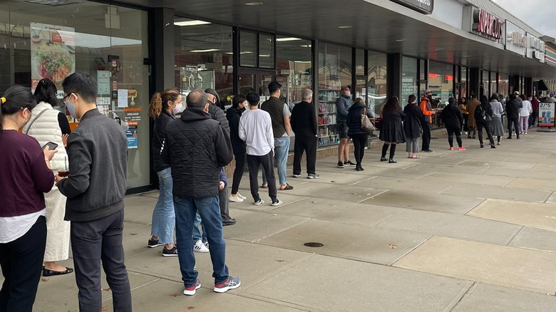 Thanksgiving 2020 Boston Market queue