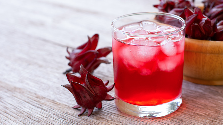 cold hibiscus tea in cup