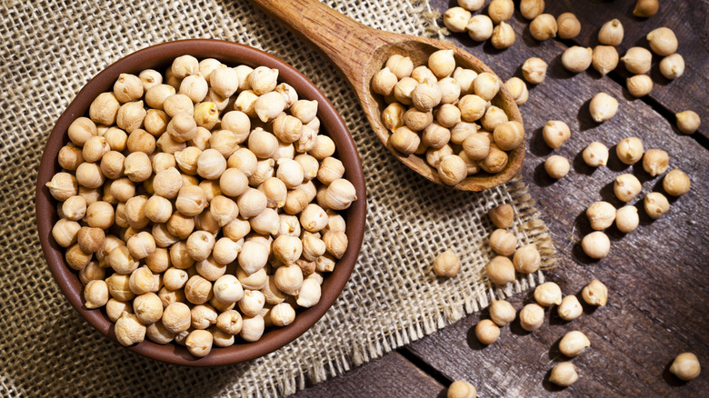 dried chickpeas