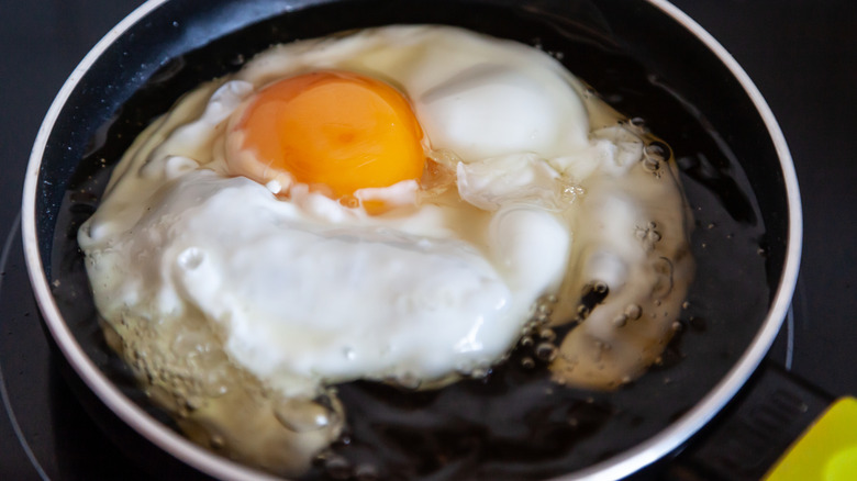 A fried egg in a pan