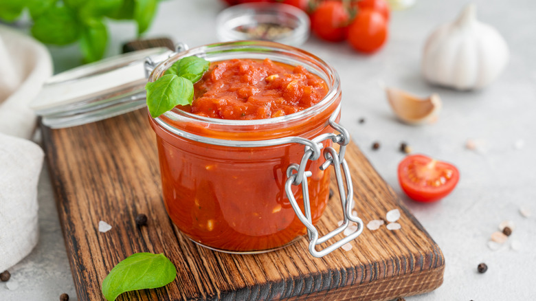 marinara sauce in jar