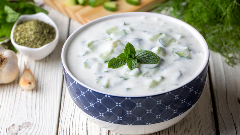 tzatziki sauce with mint