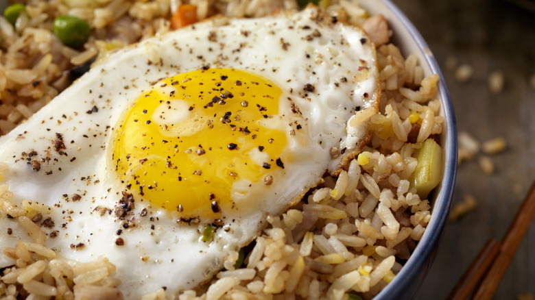 Rice topped with fried egg