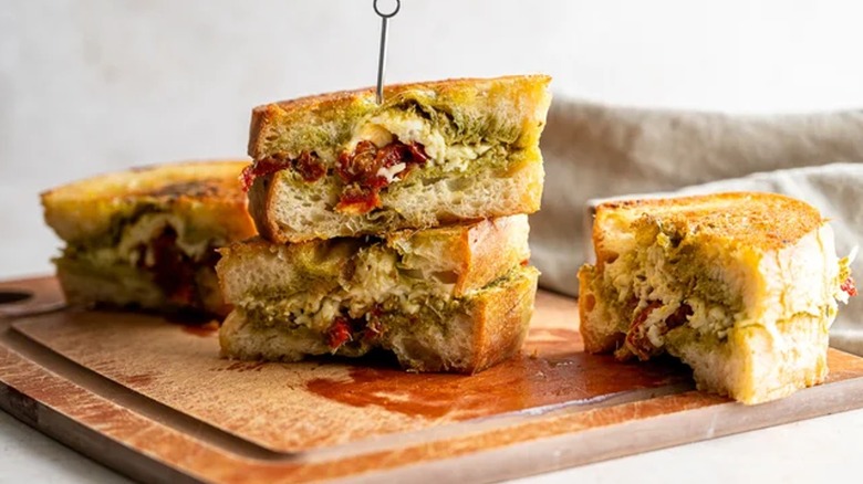 pesto grilled cheese