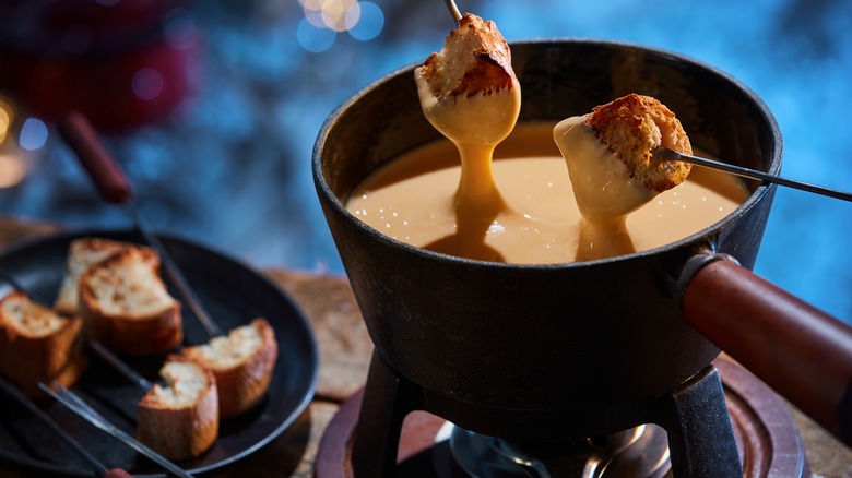 croutons and cheese fondue