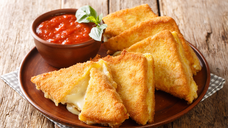 mozzarella in carrozza with tomato sauce