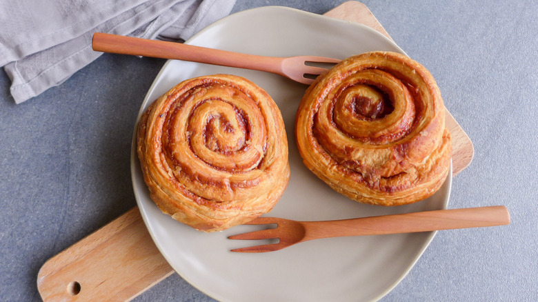 cooked cinnamon rolls