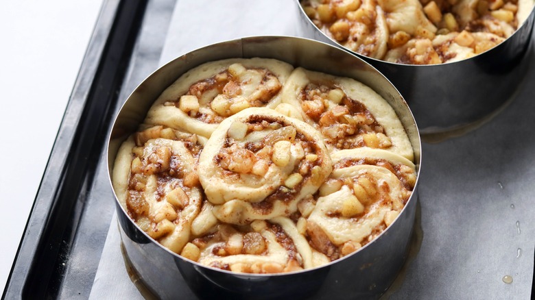 apple cinnamon rolls