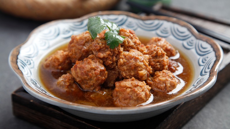 Lion's head meatballs