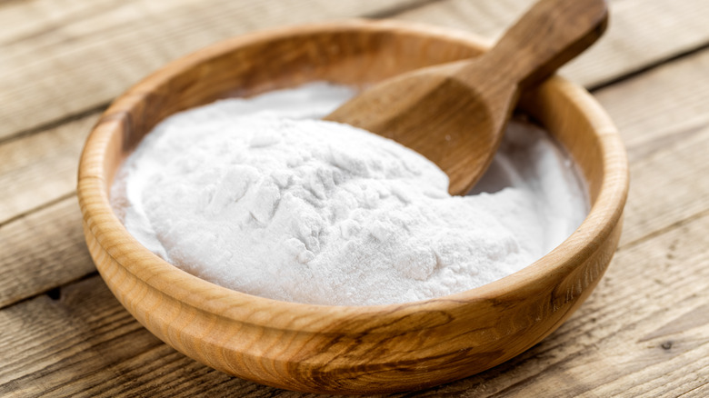 Baking soda in wooden bowl